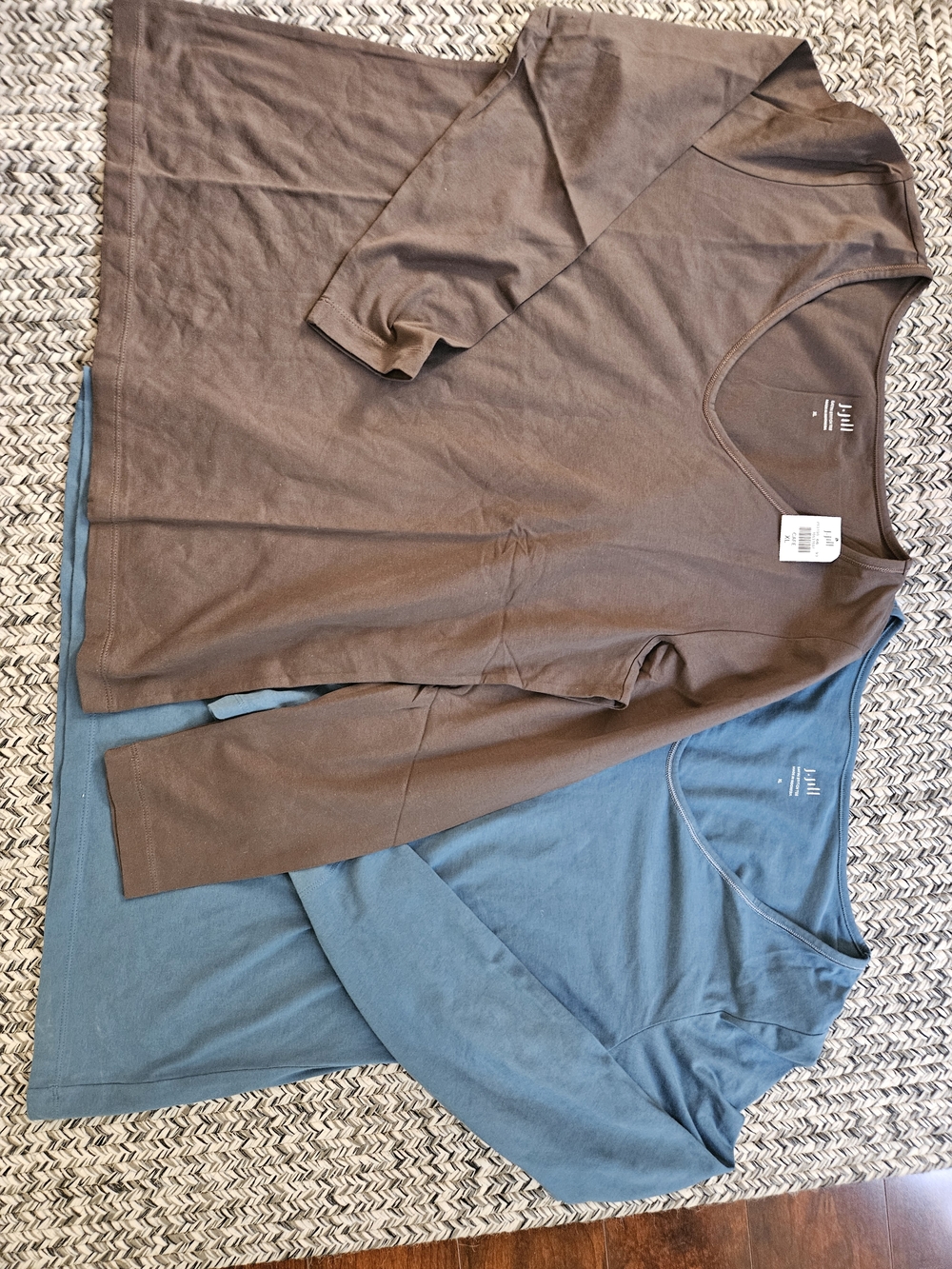J. Jill Cafe Women's V-Neck Long Sleeve Top - Brown Blue satin soft stitch Tees